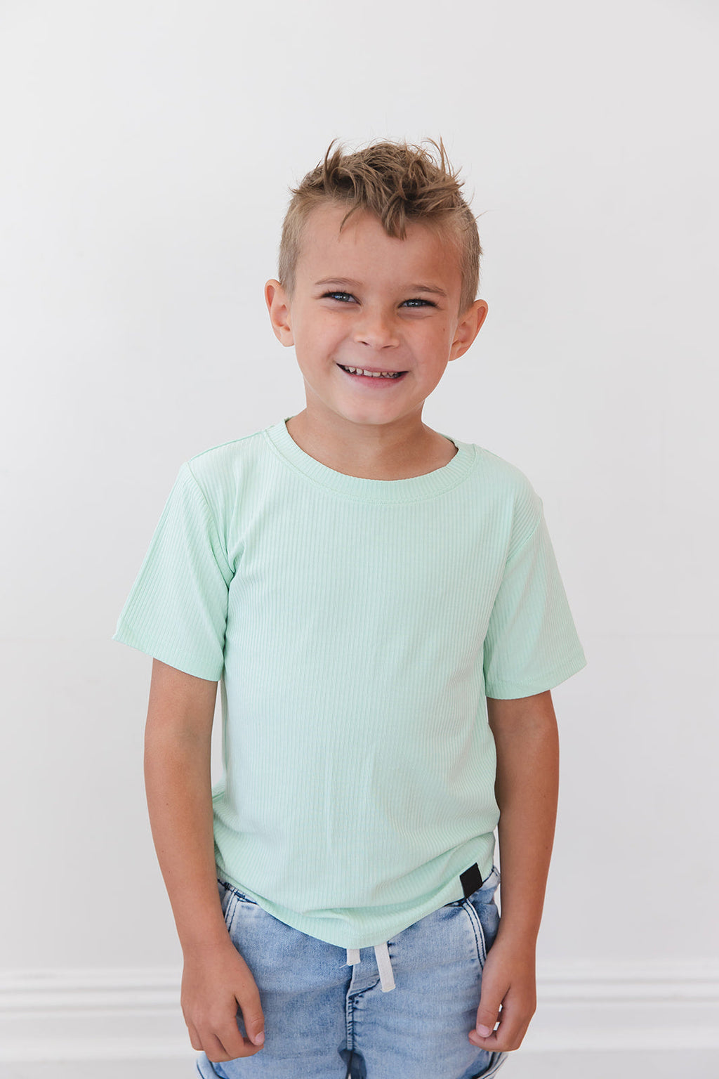 (SOLID, ribbed) Lion Around - Everyday Tee