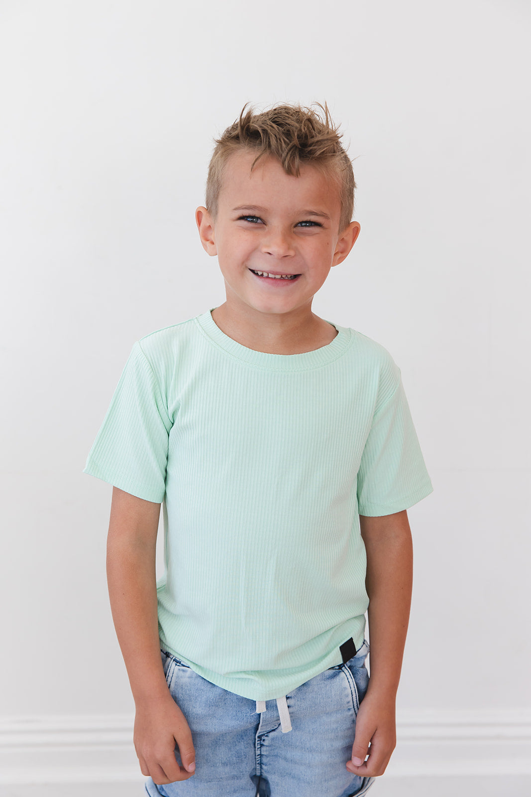 (SOLID, ribbed) Lion Around - Everyday Tee