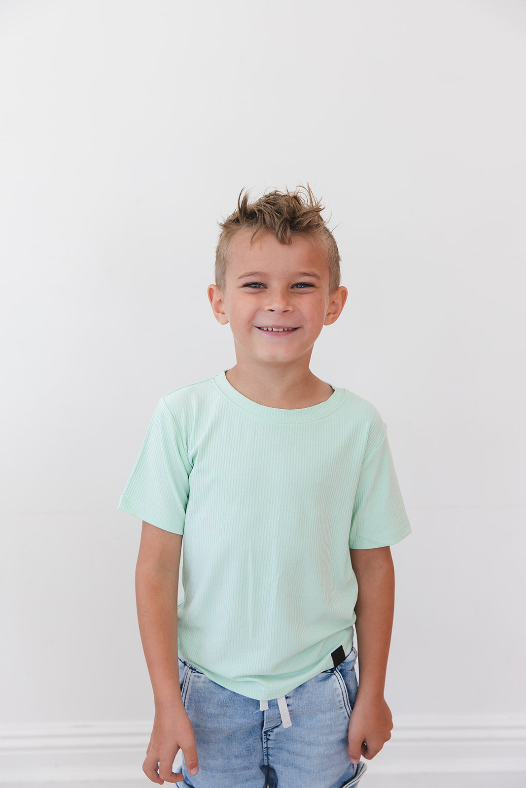 (SOLID, ribbed) Lion Around - Everyday Tee