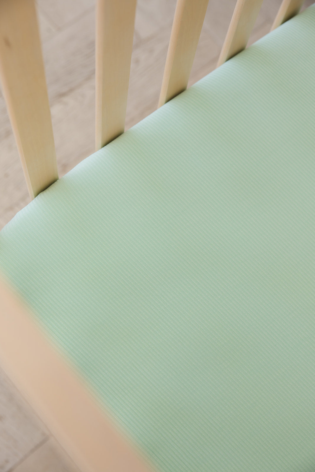 (SOLID, ribbed) Lion Around - Crib Sheet