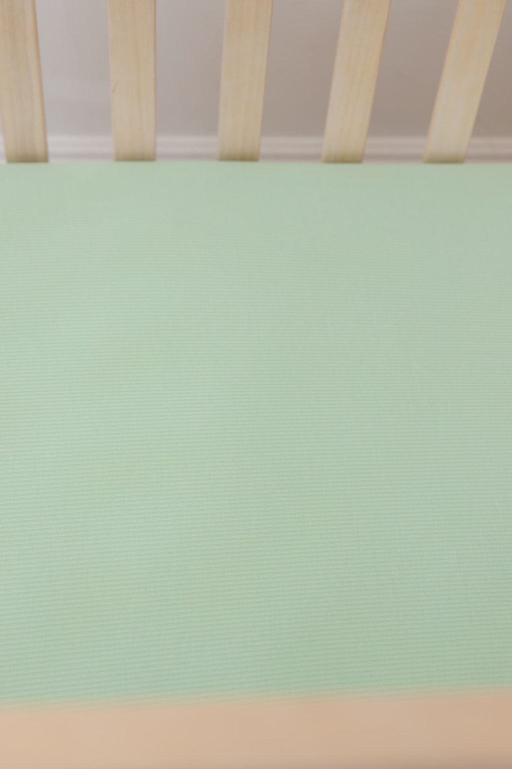(SOLID, ribbed) Lion Around - Crib Sheet