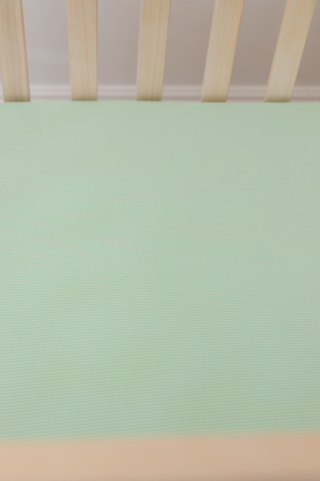 (SOLID, ribbed) Lion Around - Crib Sheet