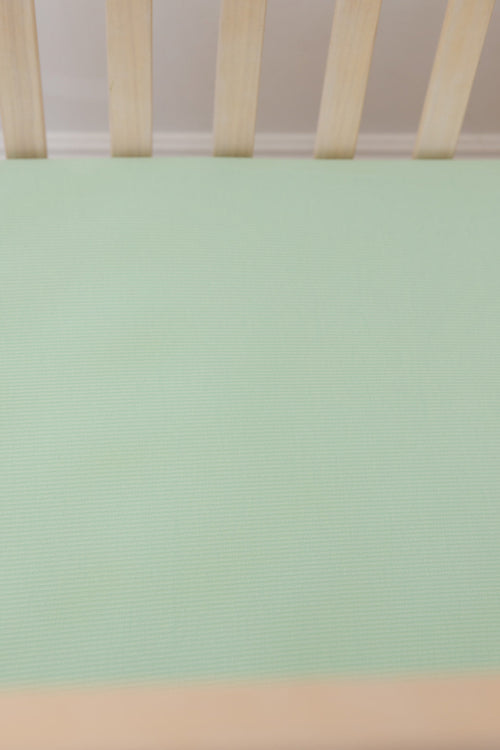 (SOLID, ribbed) Lion Around - Crib Sheet