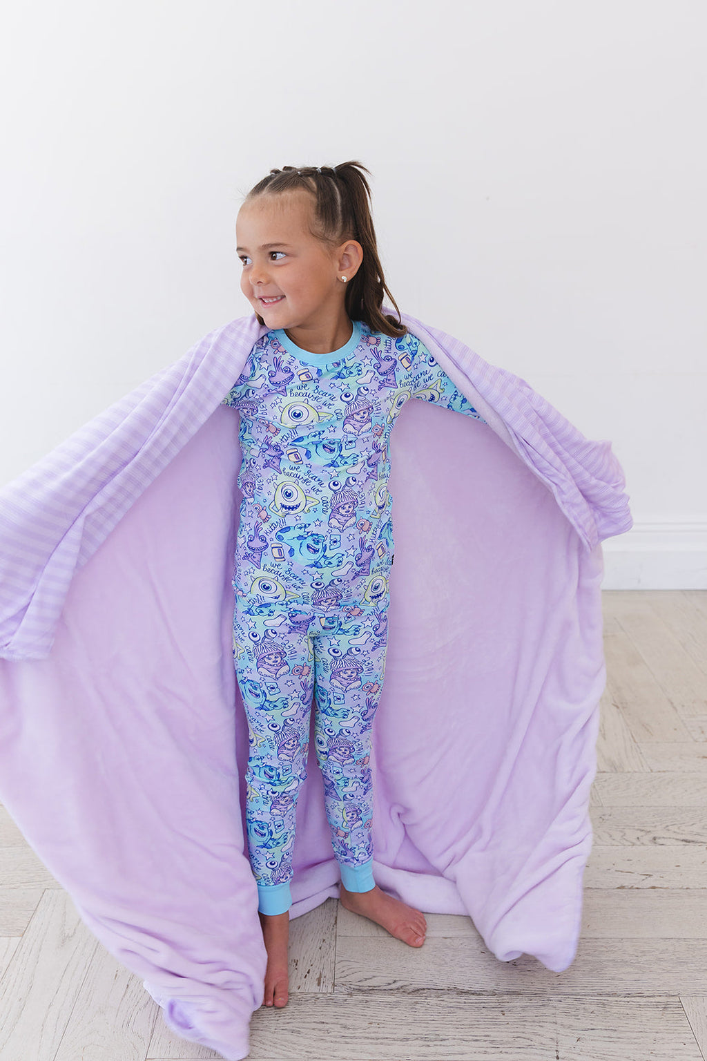 Amelia (ribbed) - Plush Blanket