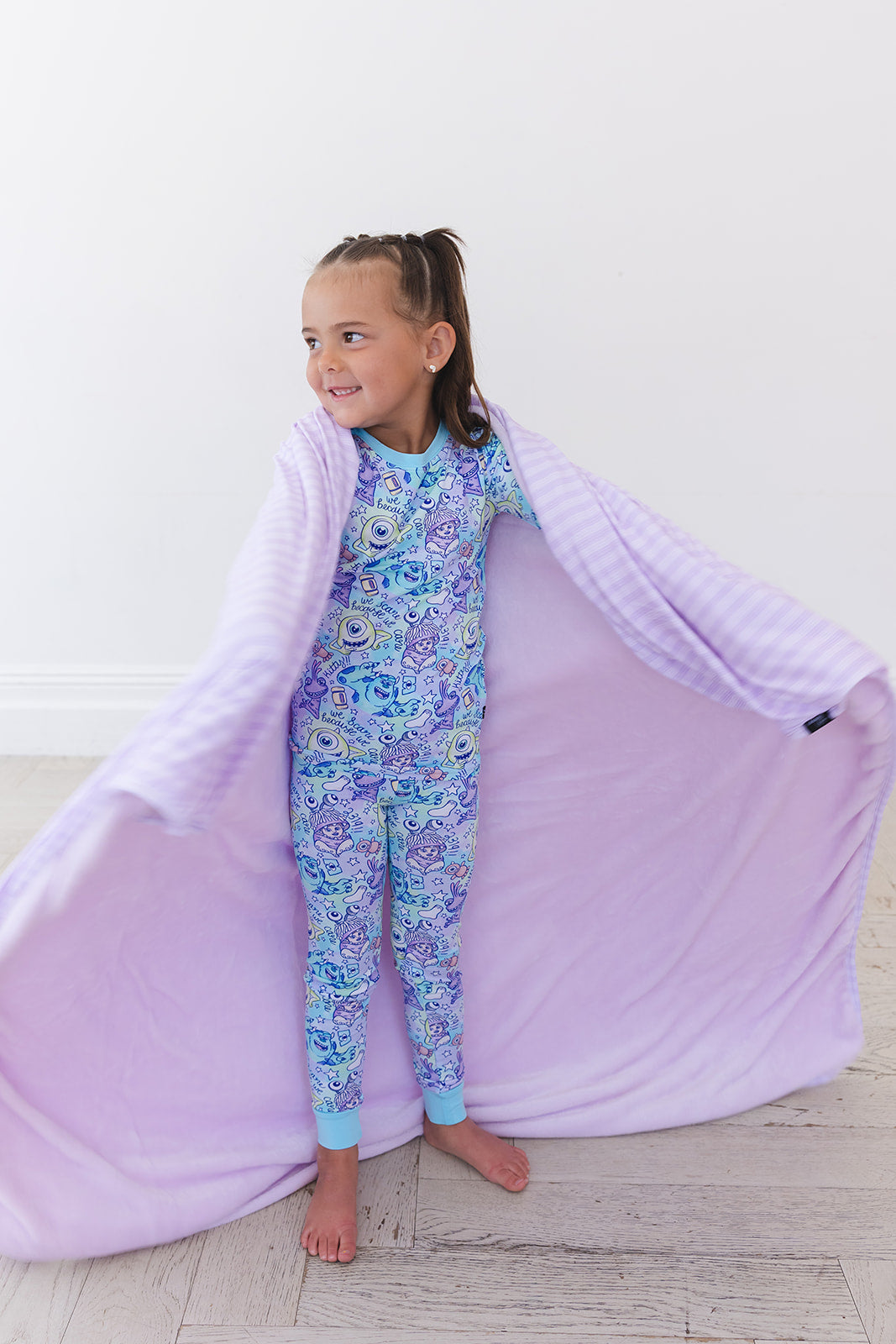 Amelia (ribbed) - Plush Blanket