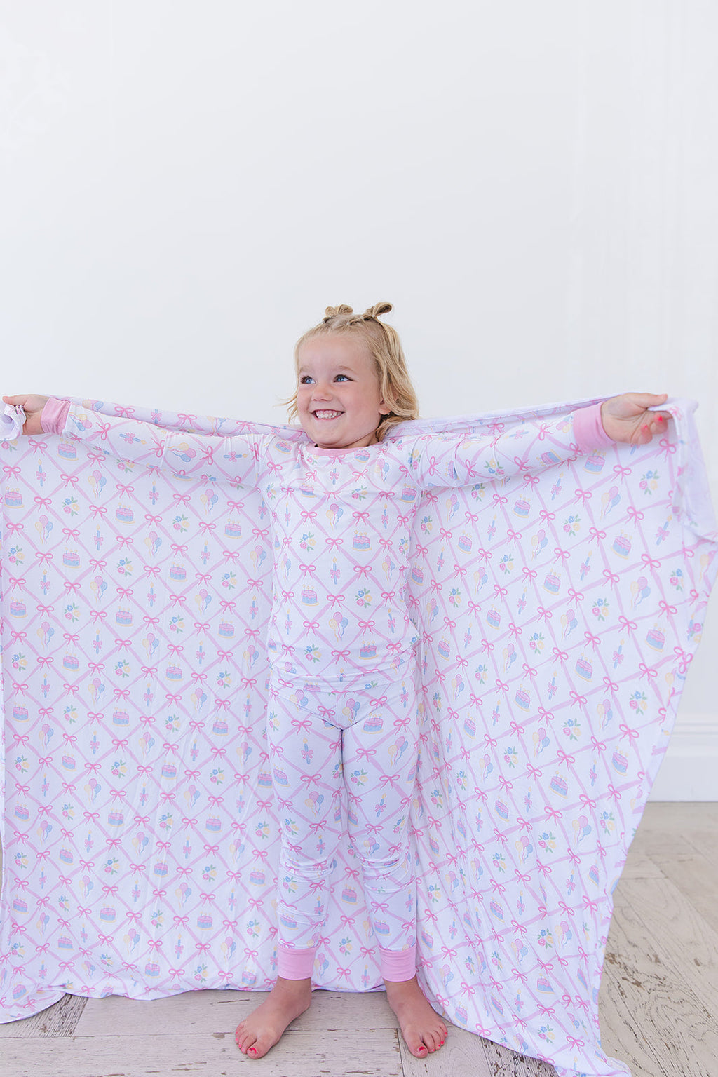 (PINK) Birthday - Lightweight Blanket