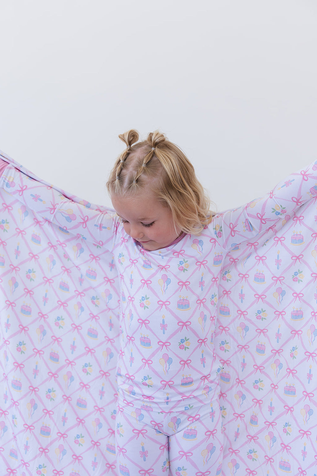 (PINK) Birthday - Lightweight Blanket