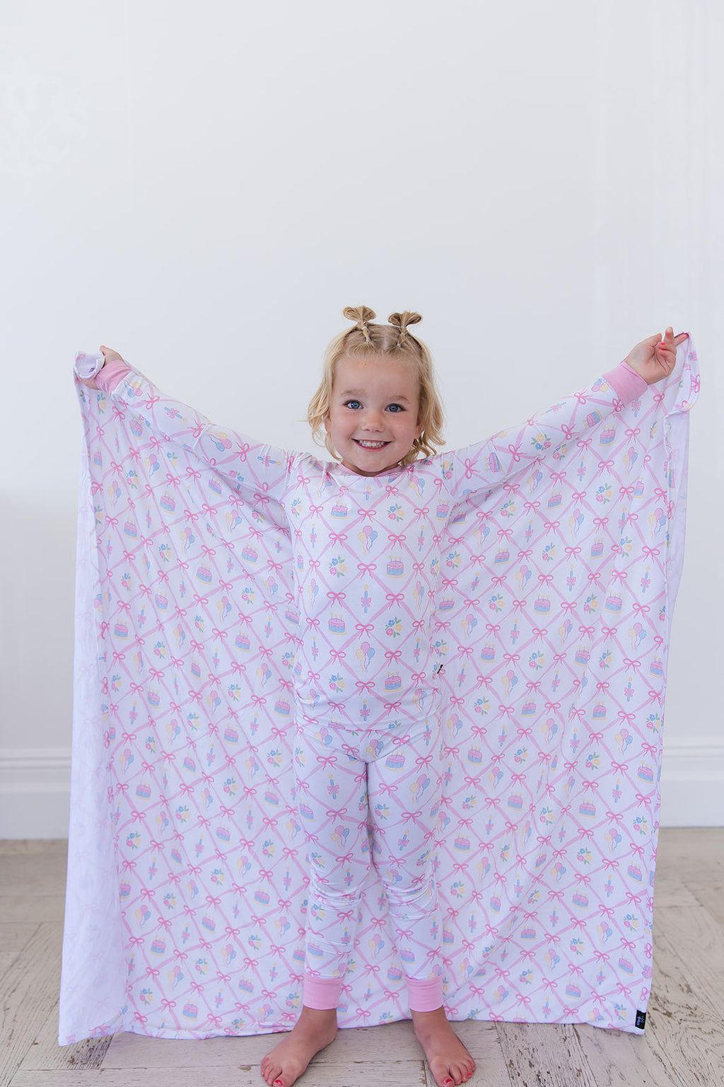 (PINK) Birthday - Lightweight Blanket