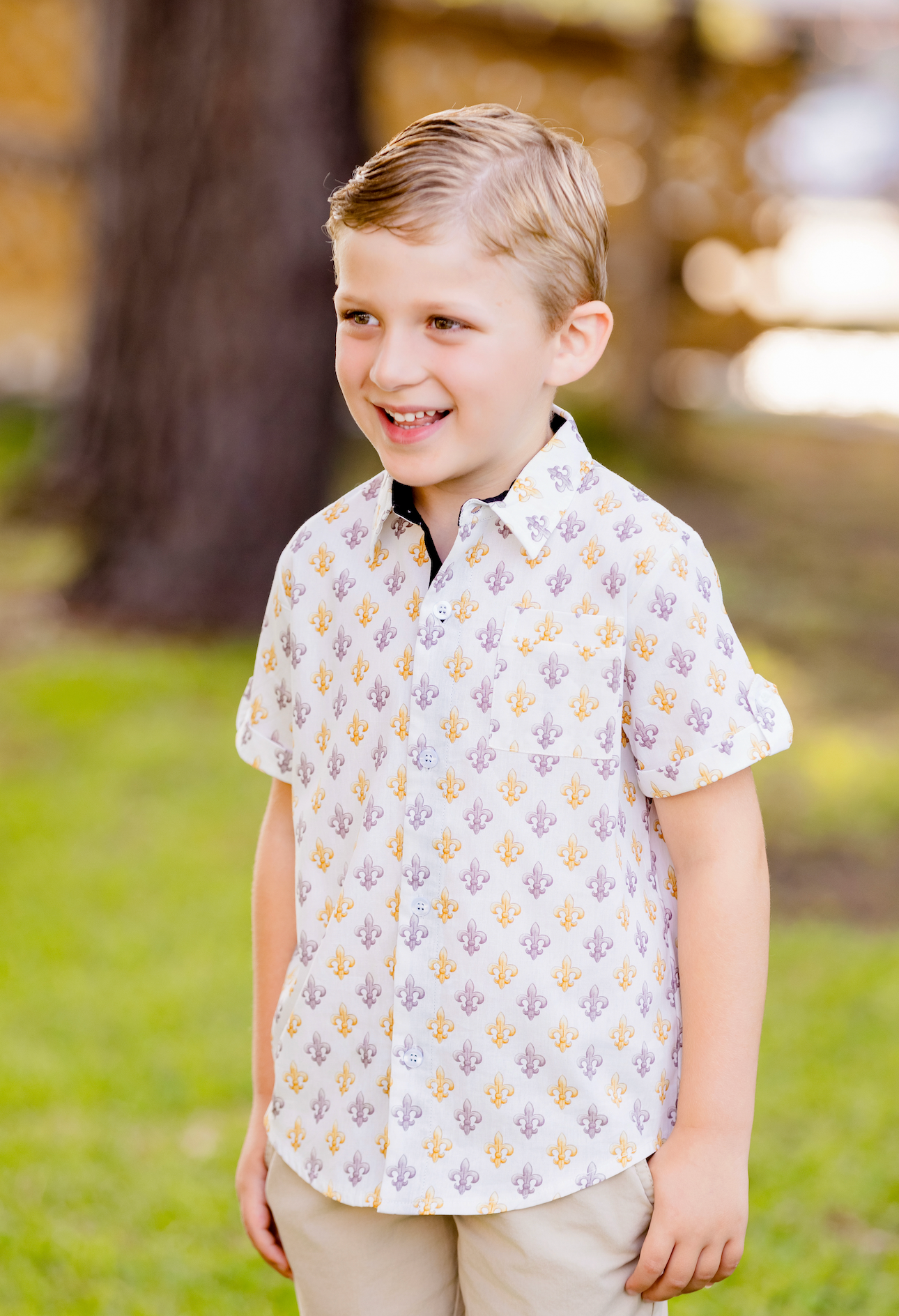 Black and Gold Fleur de Lis Short Sleeve Collared Shirt